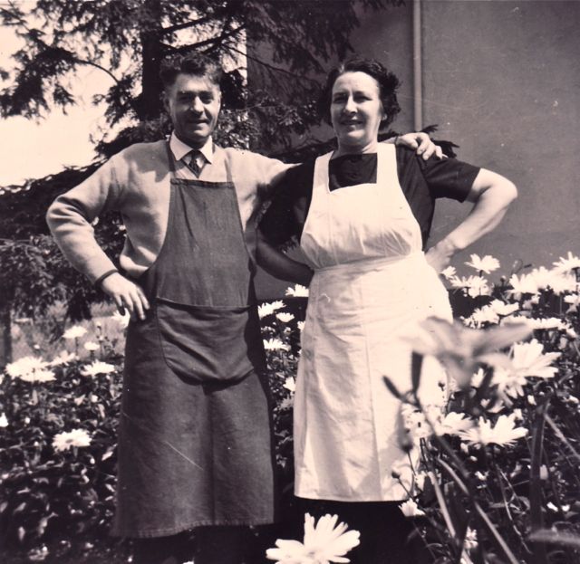 Hij was de ganse dag in de tuin bezig en zij altijd in de keuken. Een perfect huwelijk!